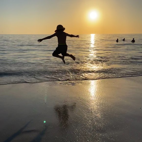 Meet your Posher, Invisible Bella - Picture 3 of 5